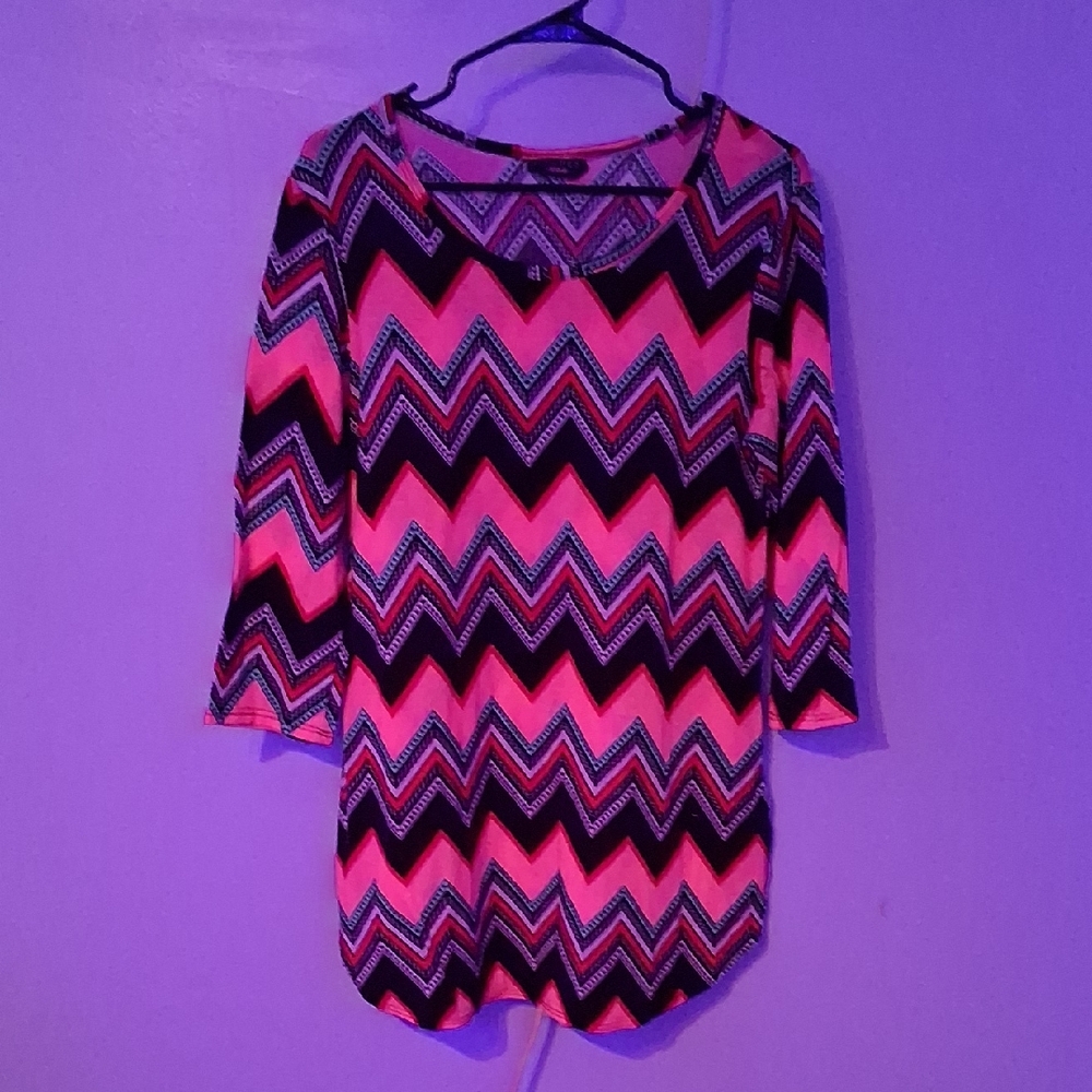 Discreet Black and Pink Graphic Tunic Dress 3/4 Sleeve